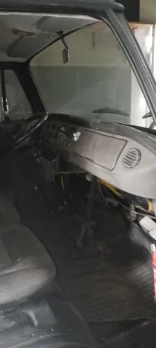 Volkswagen Kombi Furgão (álcool) 2005