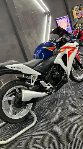 Moto semi novo 