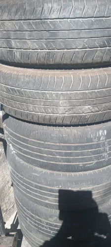 Vendo pneus de caminhonete