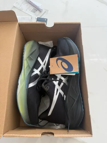 Asics Novablast 5 Luxe tamanho 42