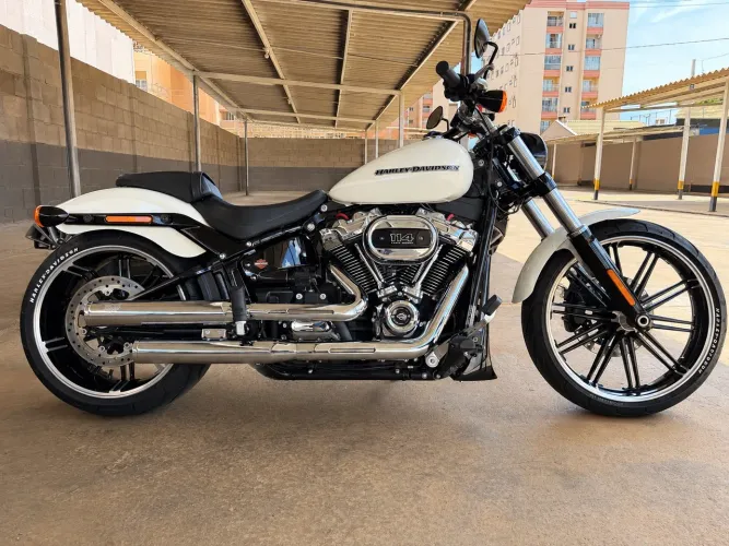 Harley Davidson Breakout impecável