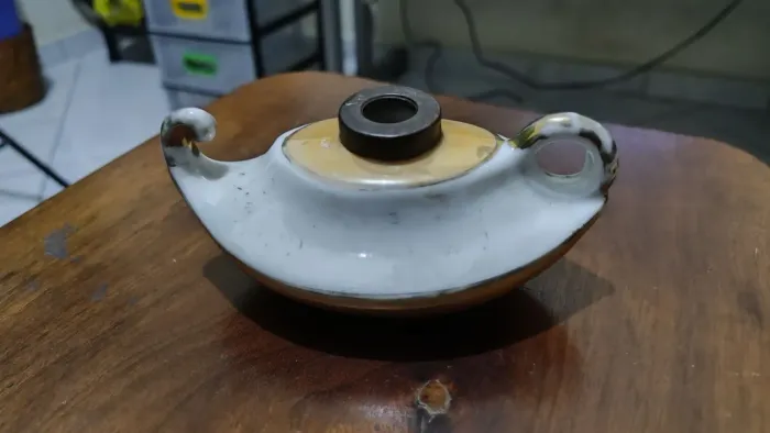 Antiga Lamparina de porcelana para Velas