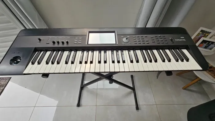 Teclado Korg Krome