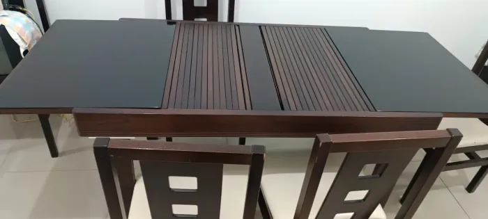 Mesa de Jantar com 6 cadeiras com vidro preto