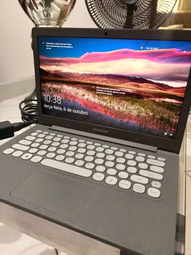 Notebook Samsung Flash F30 13,3" Full HD, Celeron N4000, 4GB, 64GB, Windows 10