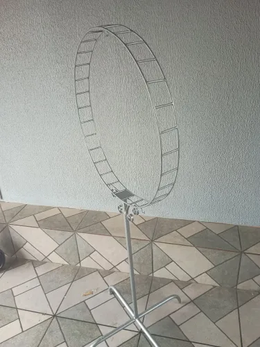 Lindo suporte de gaiola de ferro