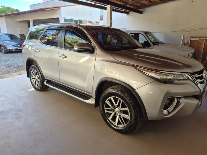Toyota Hilux SW4 SRX 4X4 2.8 TDI 16V Dies. Aut. 2016