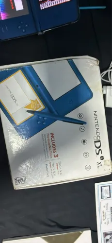 Nintendo dsi xl na caixa
