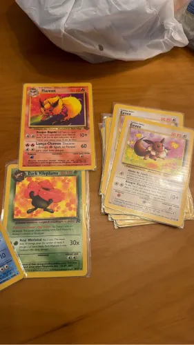 Coleção Pokémon TCG - 2 mil cartas