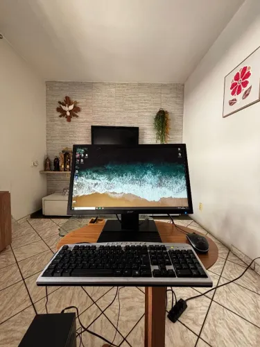 Computador de escritório completo (CPU + monitor + teclado e mause)