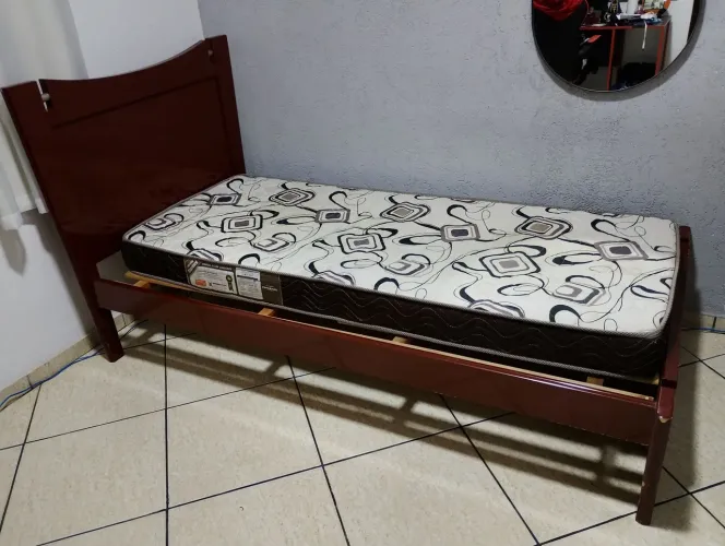 Cama solteiro com colchão 