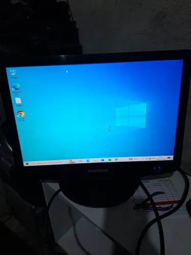 Monitor 17 polegadas samsung com pequena marca na tela, leia anúncio 
