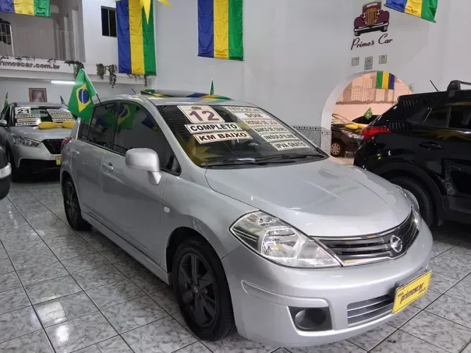 Nissan Tiida SL 1.8/1.8 Flex 16V Mec. 2012