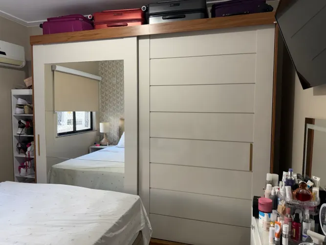 Guarda-roupas grande 100% mdf com espelho