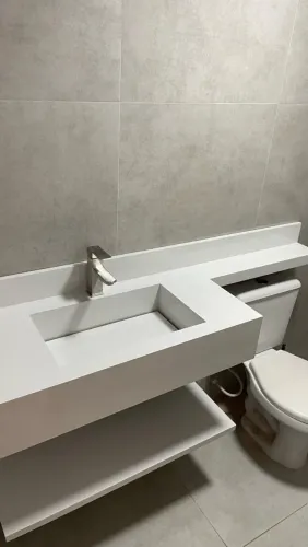 Pias/ nichos/ bancadas em porcelanato