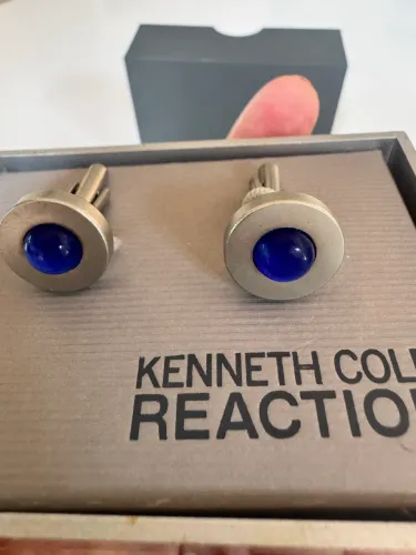 abotoaduras da marca Kenneth Cole Reaction
