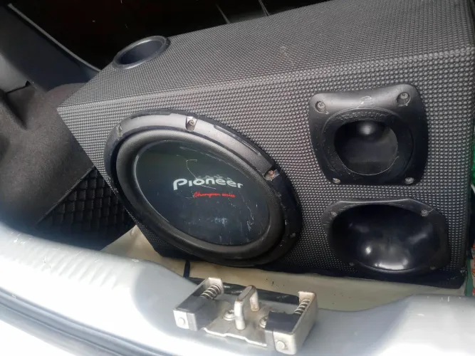 CAIXA DE SOM AUTOMOTIVO