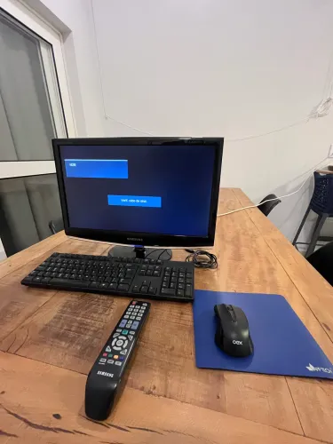 Monitor, teclado e mouse