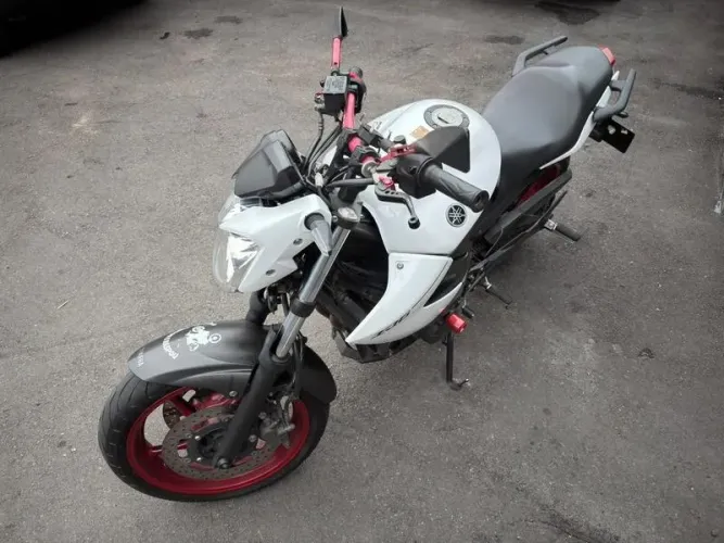 YAMAHA XJ6 N 2013