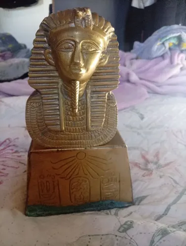 Estatua Tutankamon