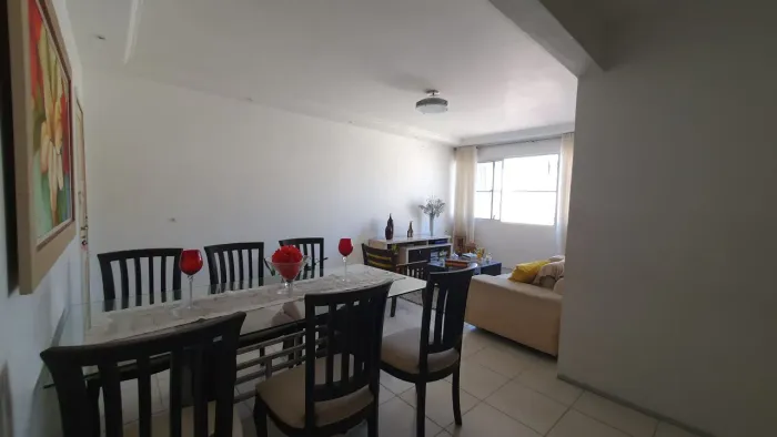 Quarto mobiliado para mulheres.