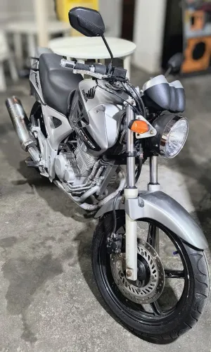 Vendo cbx 250 Twister não uso mais ela está quitada e com toda as documentações em dia