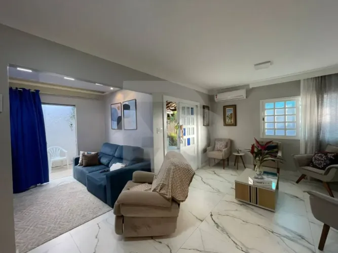 Condomínio Santa Felicidade: Casa com 2 Vagas e Ótima Área de Lazer