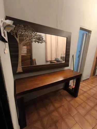 Lindo aparador com espelho sala