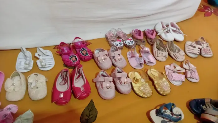 Baza de sandálias de criança 