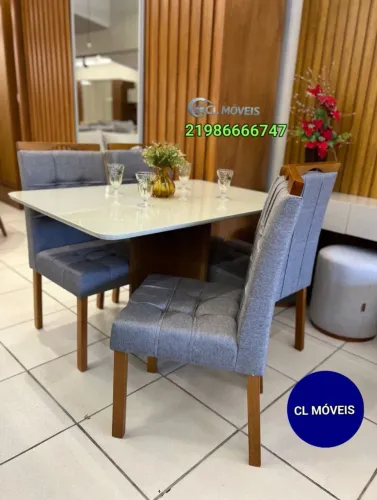 Mesa 120x80 com 4 cadeiras acolchoadas no tecido linho