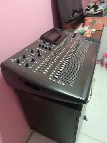 mesa de som digital X32 Behringer em perfeito funcionamento 