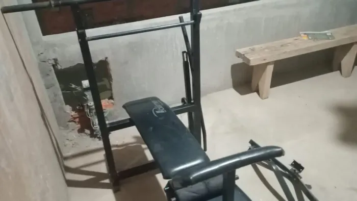 Banco de supino residencial com suporte para barra