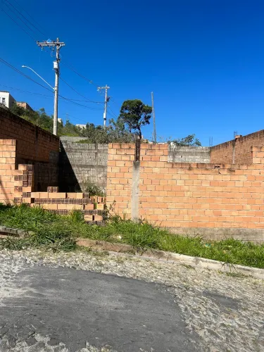 Lote a venda bairro Petrópolis Santa Luzia mg