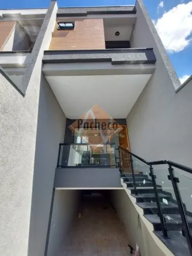 Sobrado na Vila Granada, 3 dormitórios, 1 suíte, 3 vagas, 160m², R$890.000,00