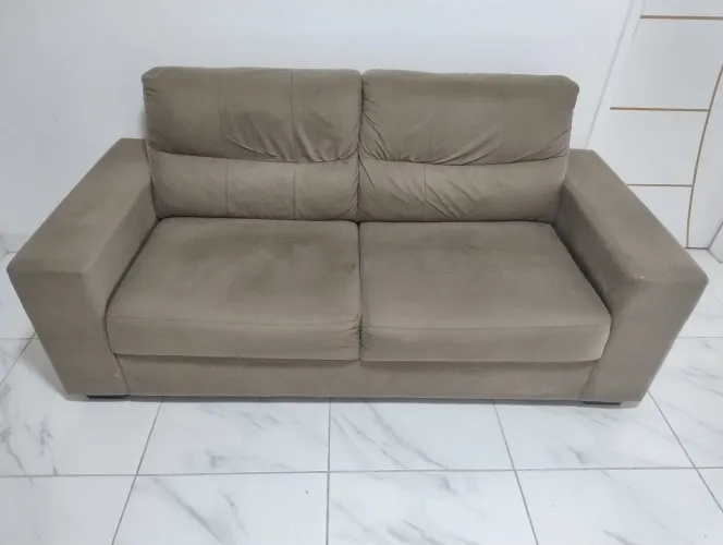 Sofá Suede três lugares.