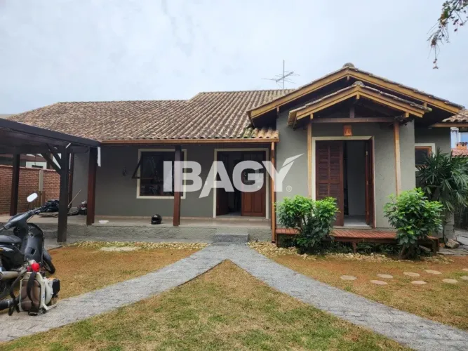 Excelente Casa 4 dormitório(s) em Campeche - Florianópolis