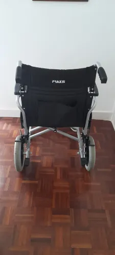 Cadeira de rodas Praxis 46 seminova