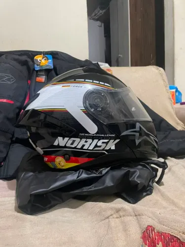 Capacete Norisk + Jaqueta X11+ Capa de chuva