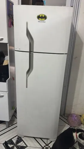 GELADEIRA ELETROLUX 800$