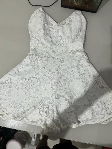 Lindo macaquinho branco