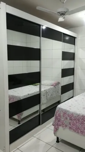 Guarda-roupa casal em MDF Gigante (282 x 236 x 61)