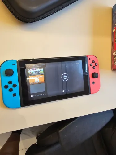 Nintendo Switch Completo com Caixa e Acessórios