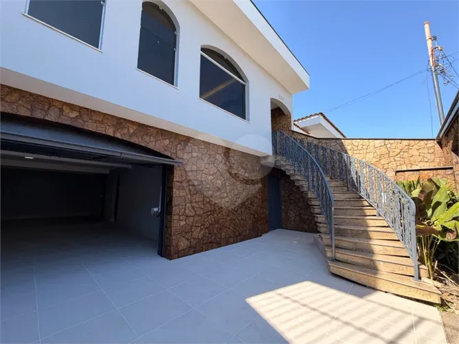 Casa de alto padrão, com excelente acabamento e localização privilegiada, próxima ao Lago