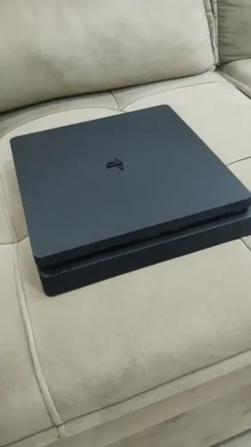 PLAYSTATION 4