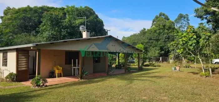Velleda oferece lindo sítio em Águas Claras em condomínio fechado, escriturado!