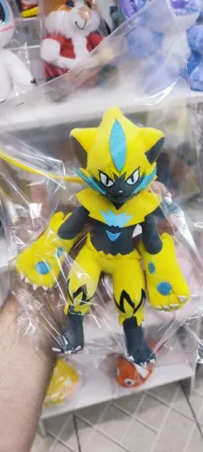 Pelúcia Pokémon Zeraora nova, sem detalhes!
