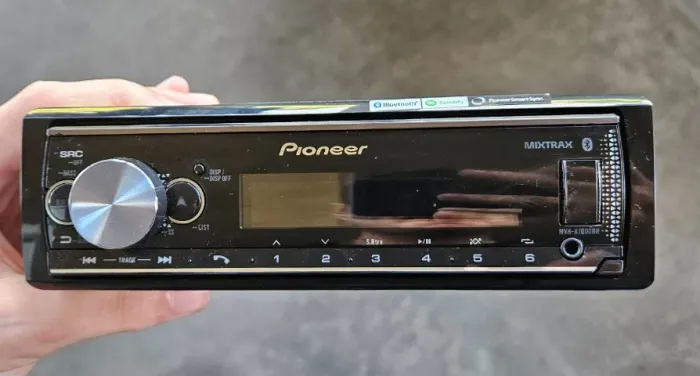 Som Automotivo Pioneer MVH-X7000BR