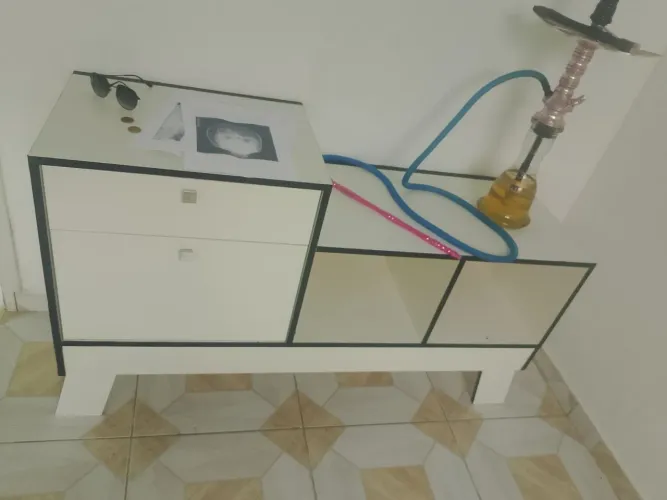 Vendo armário de sala com duas gavetas 