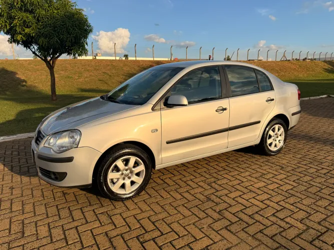 Volkswagen Polo Sedan 1.6 MI Total Flex 8V 4P 2009