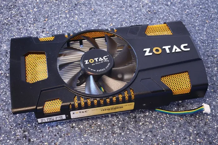 Vendo R7 370 2 GB + GTX 550 TI 1GB